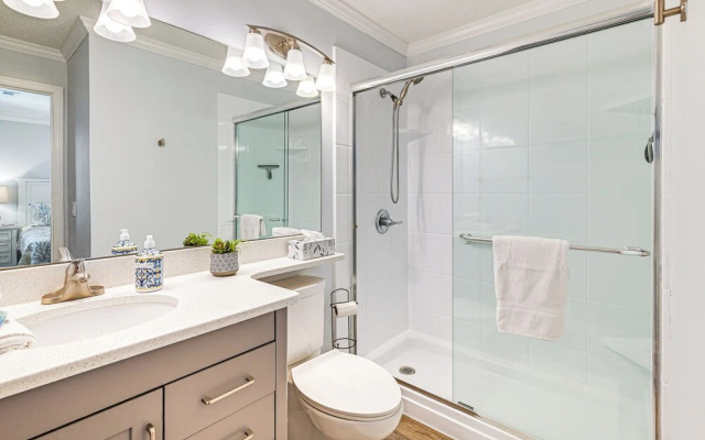On-the-beach Escape: Oceanfront in Surfside!