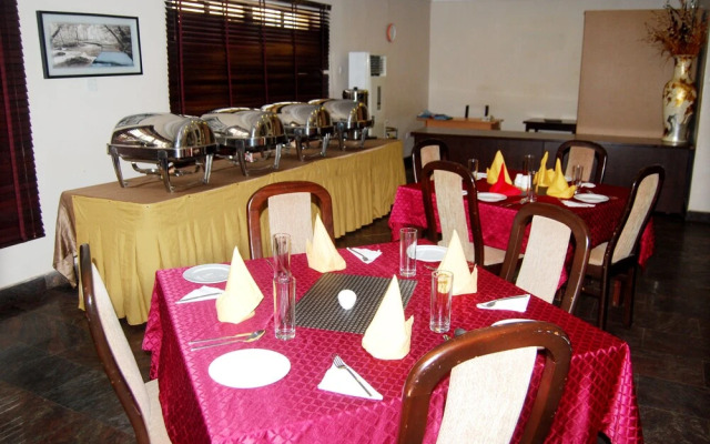 Grand Inn & Suites