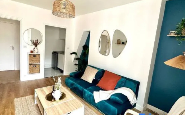 Charming Modern Apartment in Puteaux with City Views