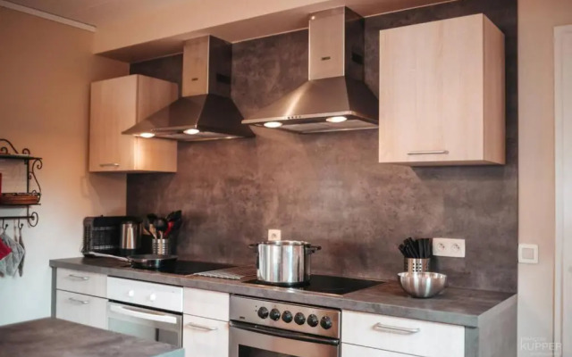 Le Héron 28pers, Malmedy- Home cinéma, balnéo, sauna, jardin