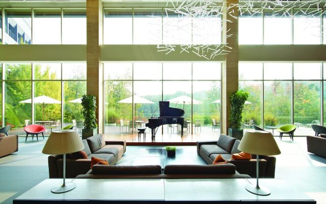 Rolling Hills Hotel