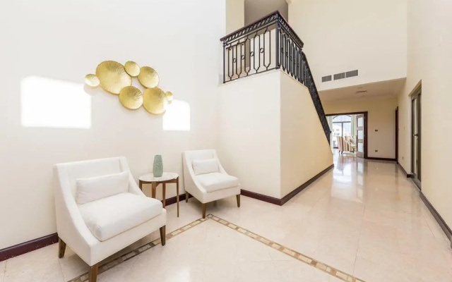 Palm Jumeirah Villa in Frond O by Deluxe Holiday Homes