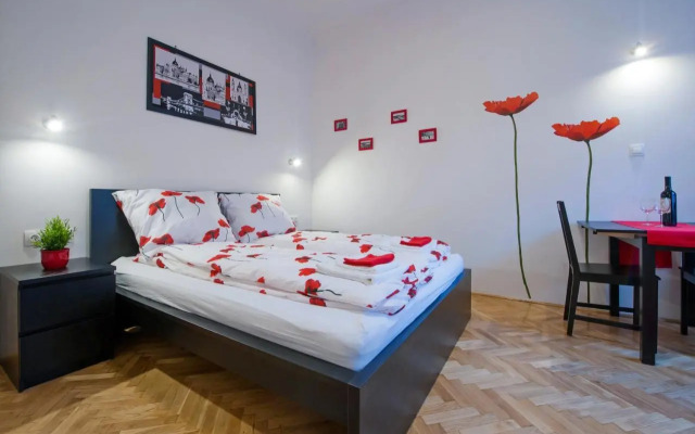 PARKING, AC, WIFI FLAT NEXT TO ANDRASSY Ave