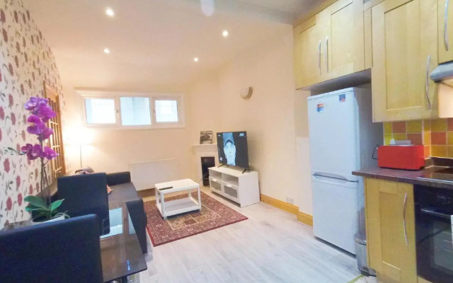 Flat 2 at 6 Tauton Mews