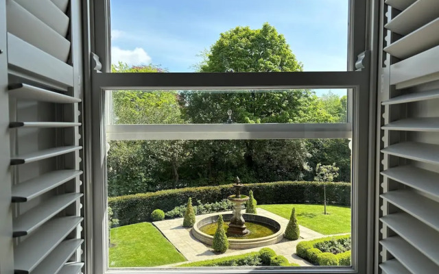 Manor House Lindley