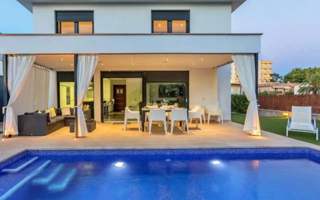Beach Villa Cosins 1 Mel by Sealand Villas