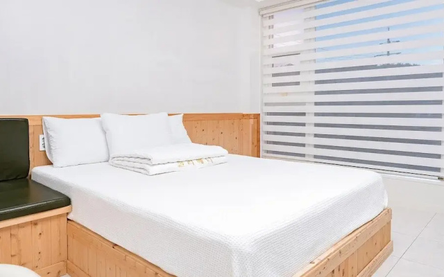 Gyeongju Jullietapoolvilla&kidspension