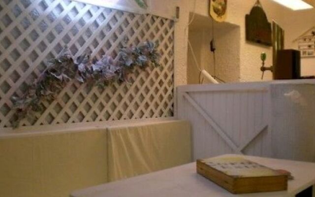 Adonis Guesthouse