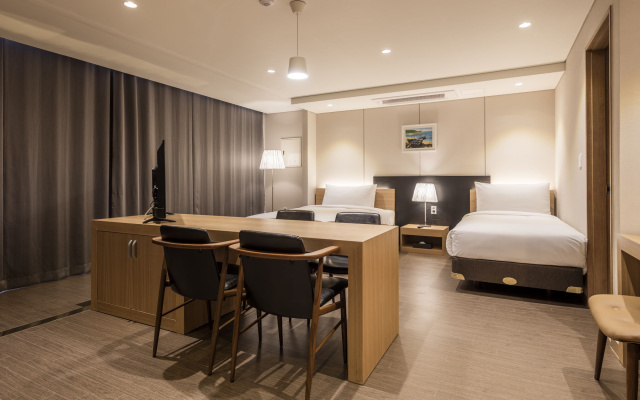 The First Stay Hotel