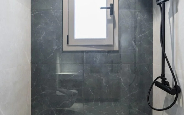LIV - Modern Studio Apartment S8-3c