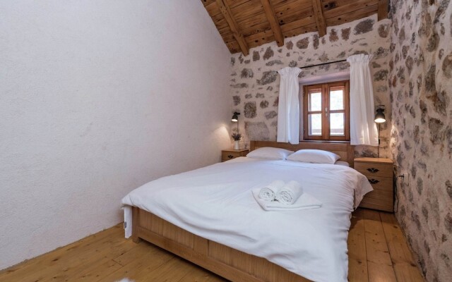 Cozy Holiday Home With Garden in Starigrad