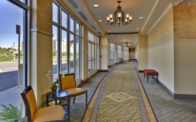Holiday Inn & Suites Bakersfield by IHG