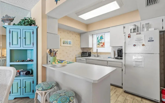 Colony Beach Club 220