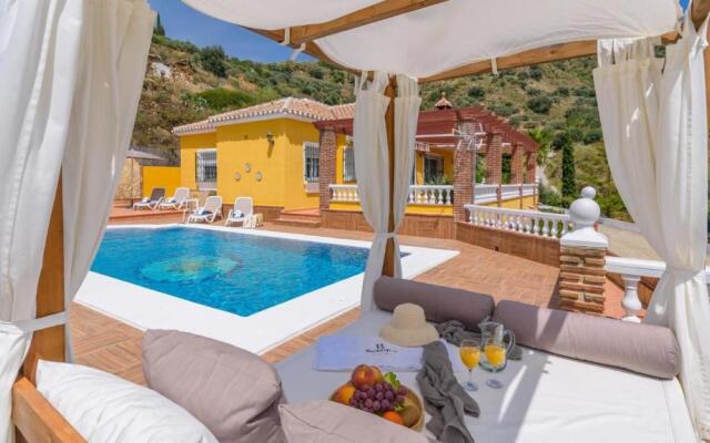 Villa Raquel Torrox by Ruralidays