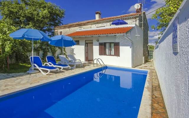 Rustic Villa in Žbandaj With Private Swimming Pool