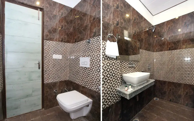 OYO 9822 Hotel Seven