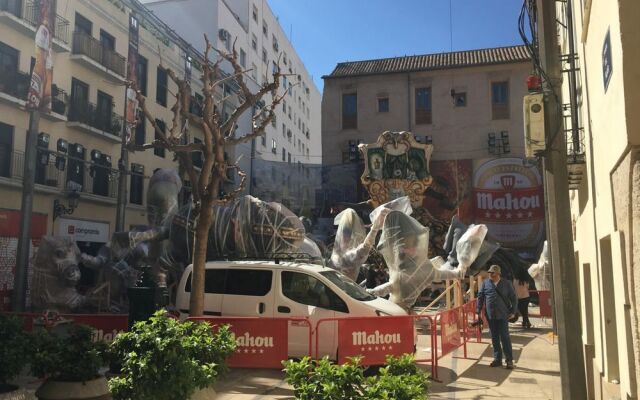 Travel Habitat Plaza del Pilar