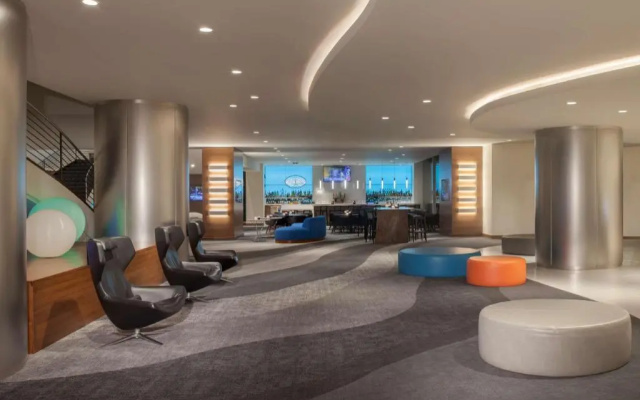 Hyatt Regency Los Angeles International Airport - Image 2