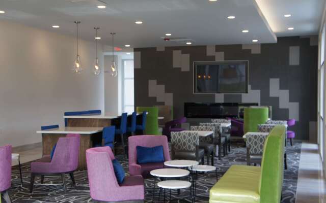 La Quinta Inn & Suites by Wyndham Mobile