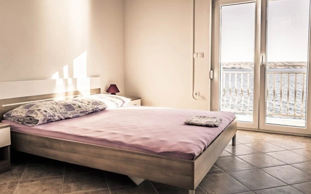 Toma - 5m From the sea With Parking - SA3