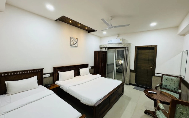 Hotel Tirth by Sonu Cafe