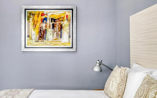 Spacious flat with courtyard and private parking!