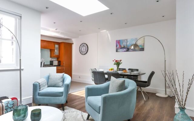 Durweston Mews