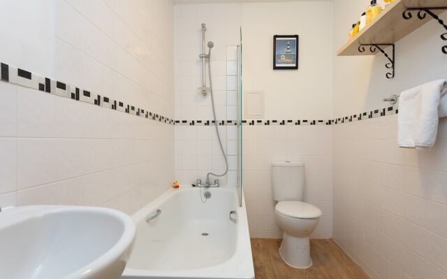 Superior Zone 2 London Apartment