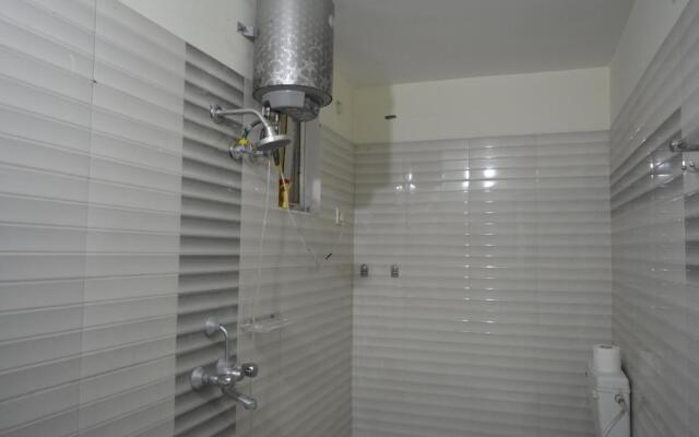 Pretty Garden View, 3BHK Furnished Flat near Kashi Vishwanath Temple