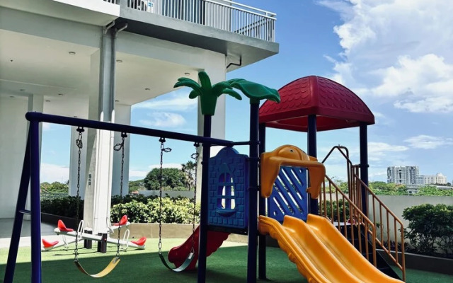 Chic & Cozy Metro Hideout