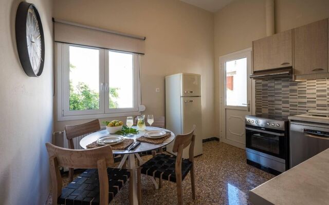 Sofia's Lemontree 3-bed House in Agios Nikolaos