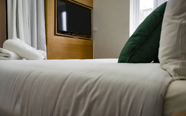 London Studios and Suites