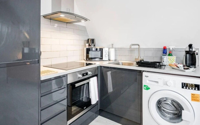 1BR Victorian House Near Bedford City Centre