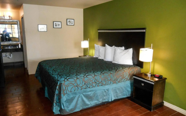 Eagle Ford Inn