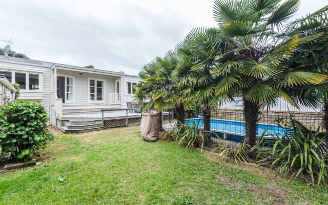 Light-filled Newly Renovated 3 Bedroom Villa in Remuera