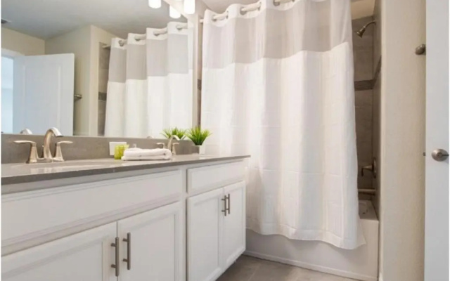 Four-Bedroom Townhome Kissimmee