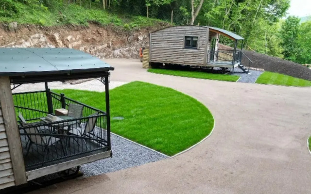 Wildwood Quarry Cabin - Pet Friendly - Sleeps 3/4