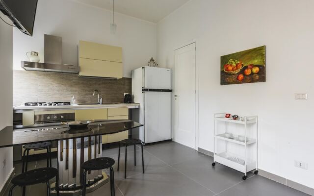 City Center Bright Flat by Wonderful Italy