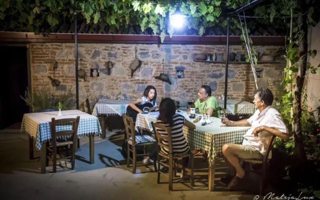 Ambelikos Traditional AgroHotel