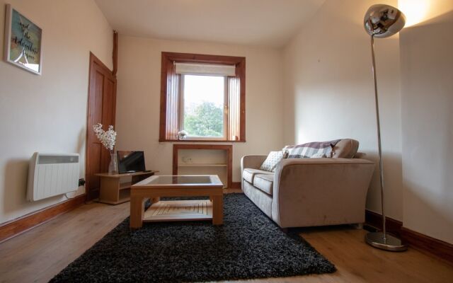 1 Bedroom Flat In Broughton
