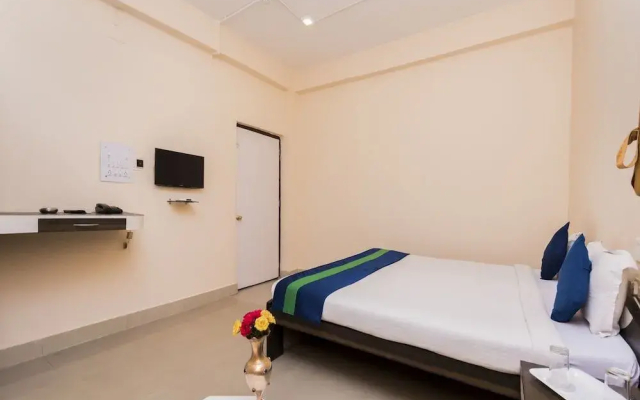 OYO 8998 Hotel Aayash