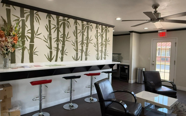 Regency 7 Motel