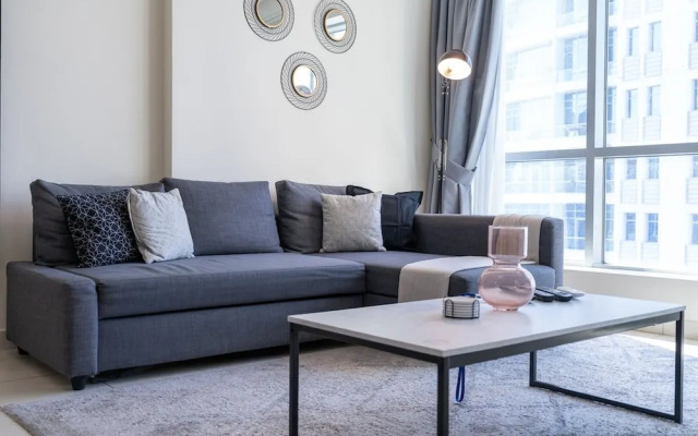 Refined 1BR Retreat in The Point Tower - Marina