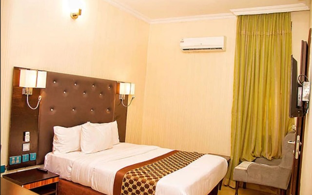 Lakeem Suites - Agboyin Surulere