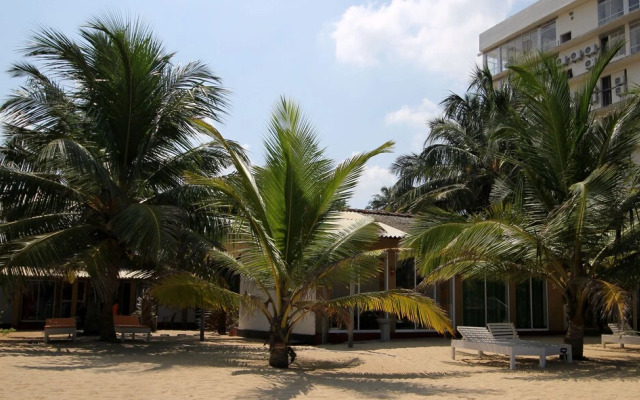 Lankahuts Beach Bungalows