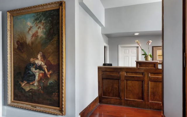 New Orleans Courtyard Hotel and Suites by the French Quarter