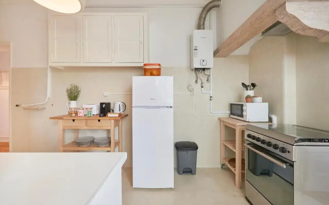 Light-Filled & Renovated Apartment, By TimeCooler