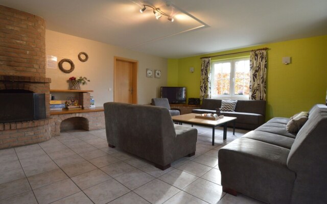 Modern Holiday Home in Robertville with Garden