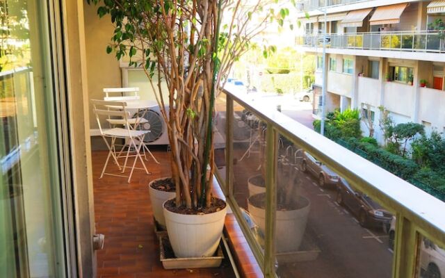Debussy Terrasse by Nestor&Jeeves