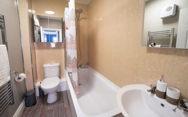 Chine Gardens Apartment